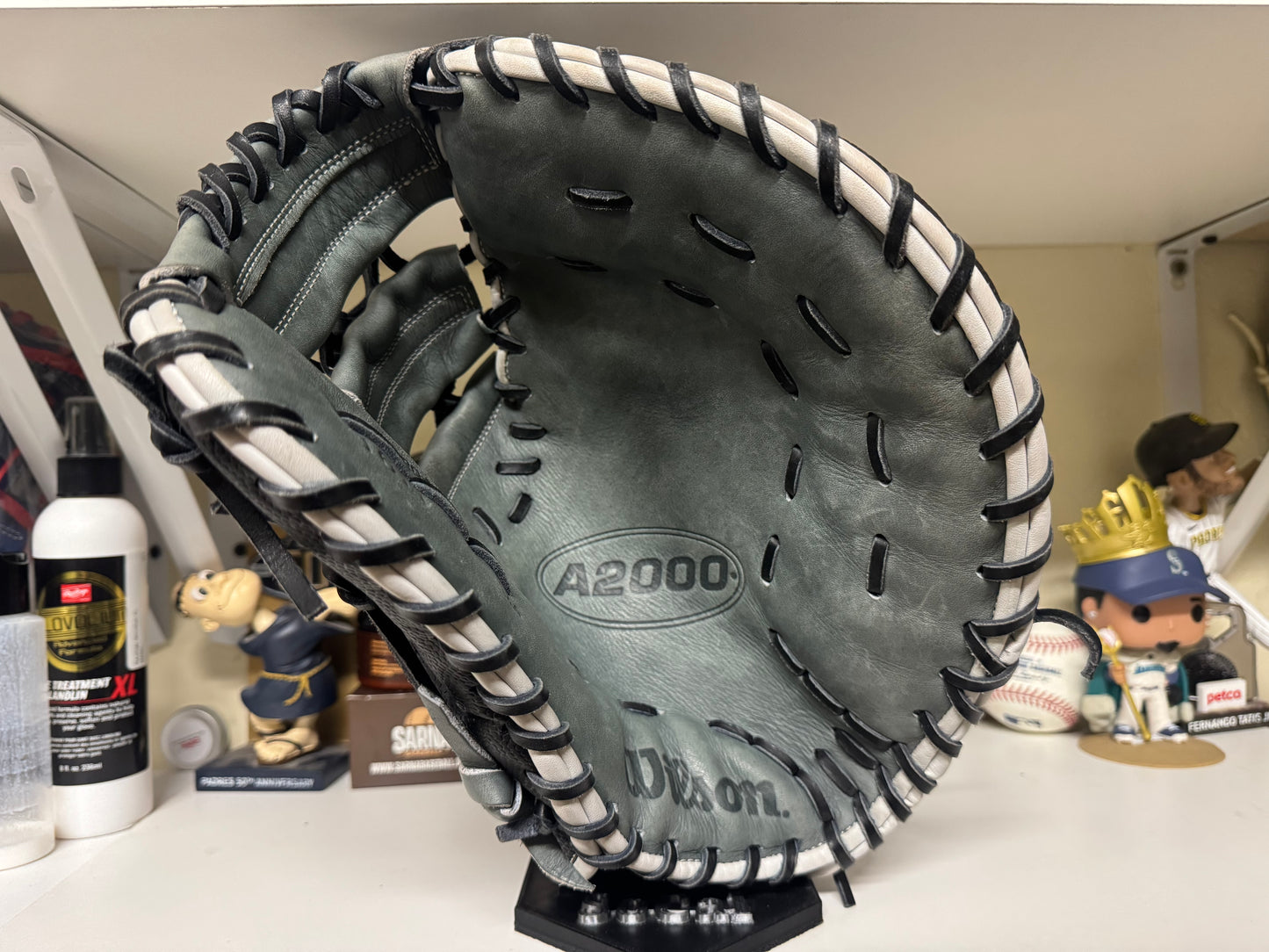Wilson A2000 1617 12.5” RHT First Base Mitt