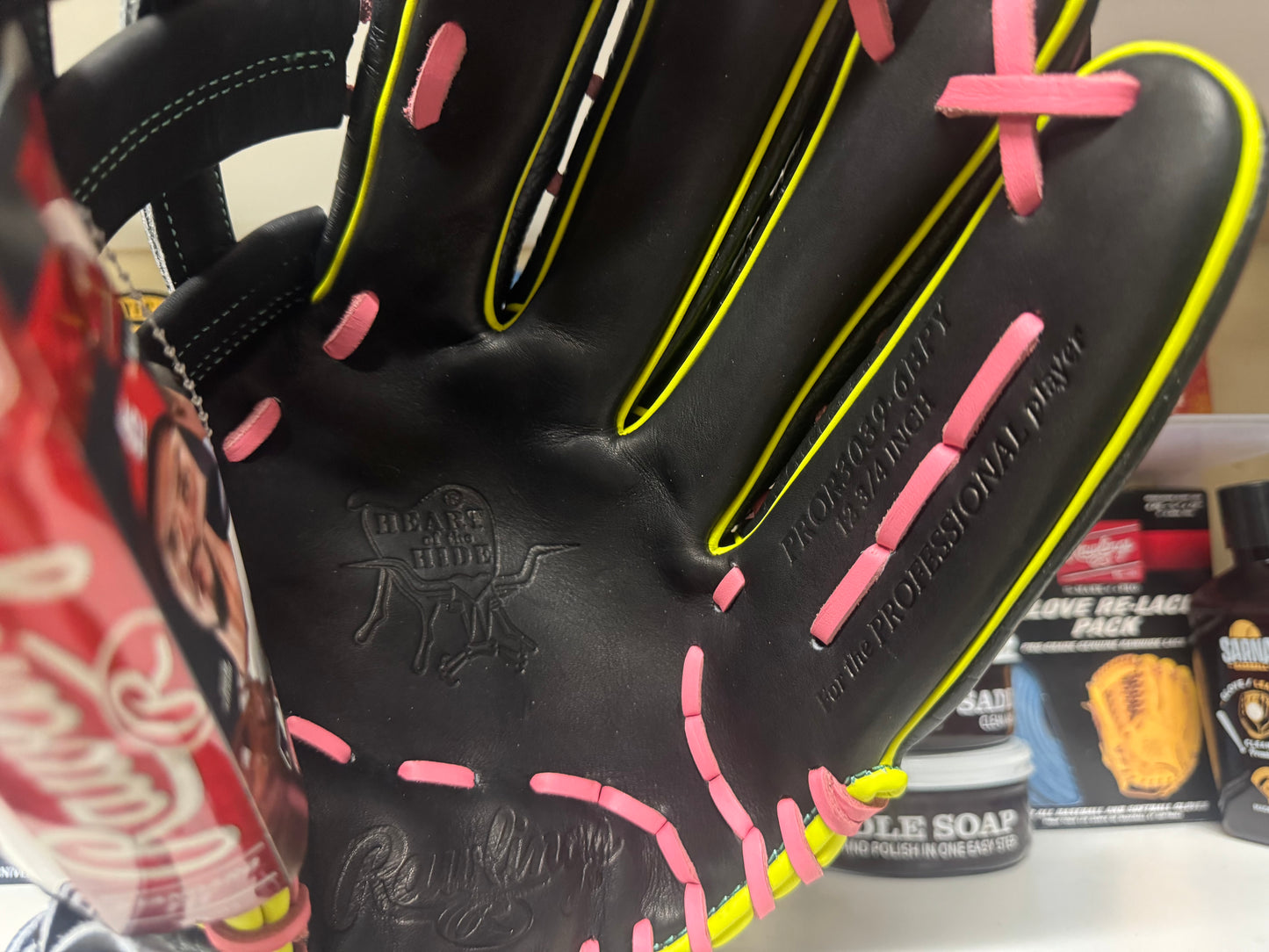 Rawlings Heart of the Hide PROR3039-6BPY 12.75” Gold Glove Club RHT