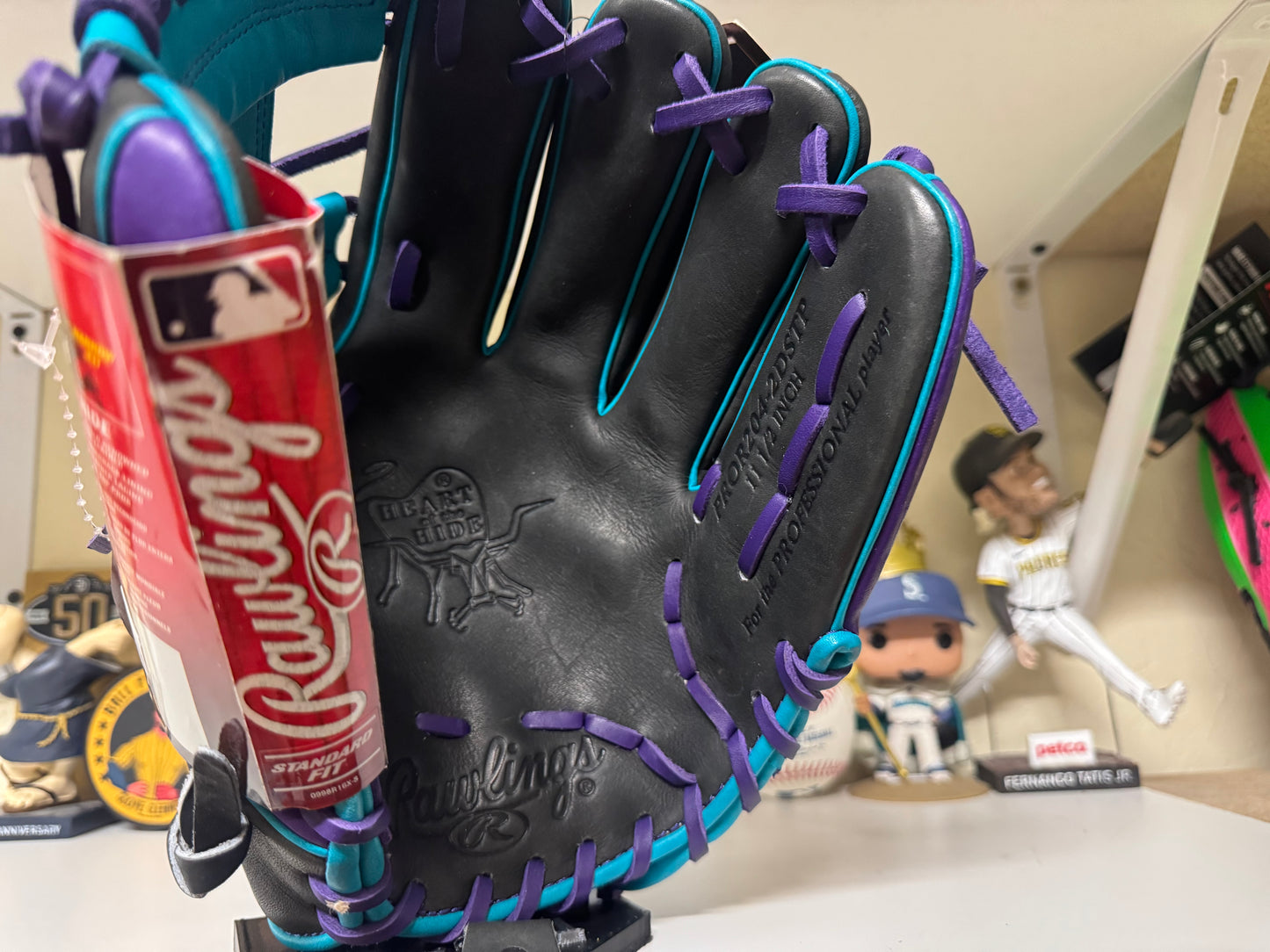 Rawlings Heart of the Hide 11.5” Gold Glove Club Dec. 24’