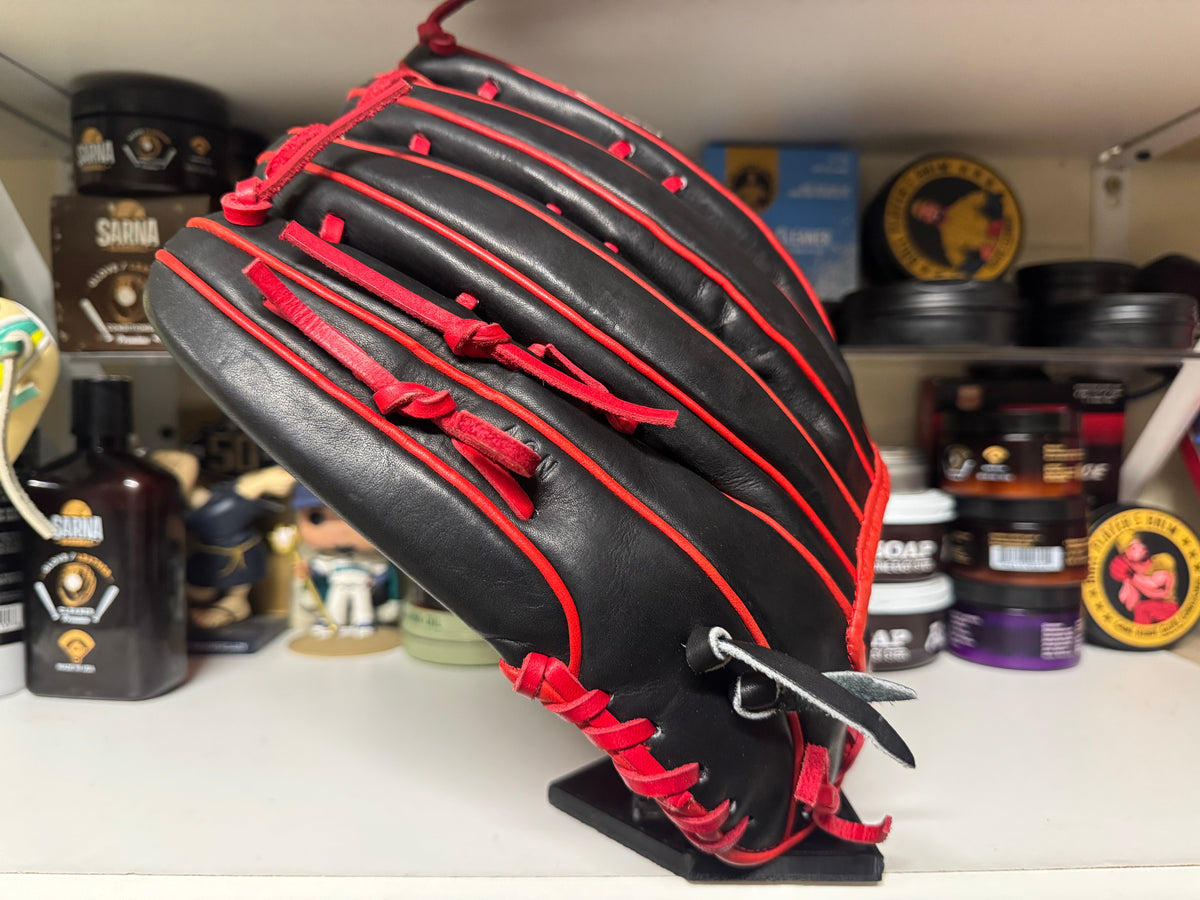 Wilson A2K JS22 Juan Soto 12.75” RHT Black / Red