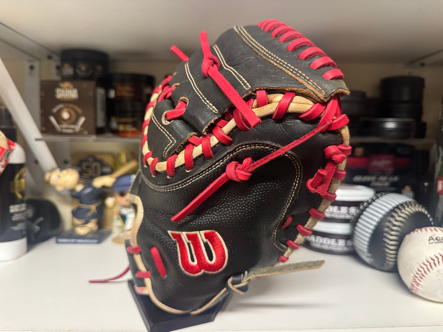Wilson A2000 M1D 33.5” RHT Catchers Mitt
