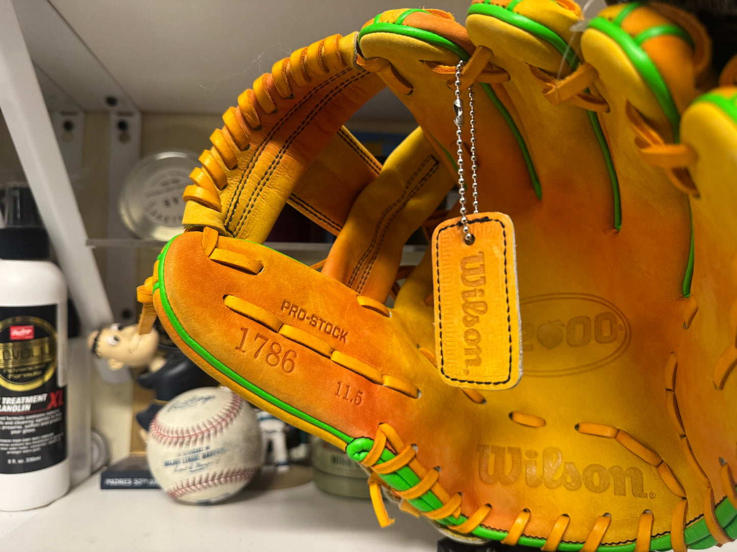 Wilson A2000 1786 11.5” RHT “Georgia Peach”
