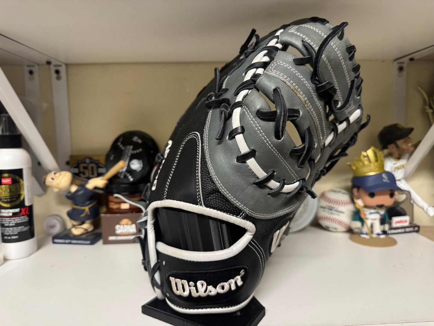 Wilson A2000 1617 12.5” RHT First Base Mitt