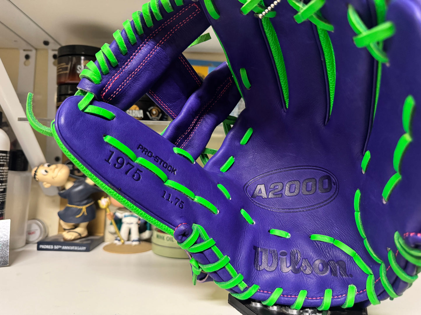 Wilson A2000 1975 11.75” RHT