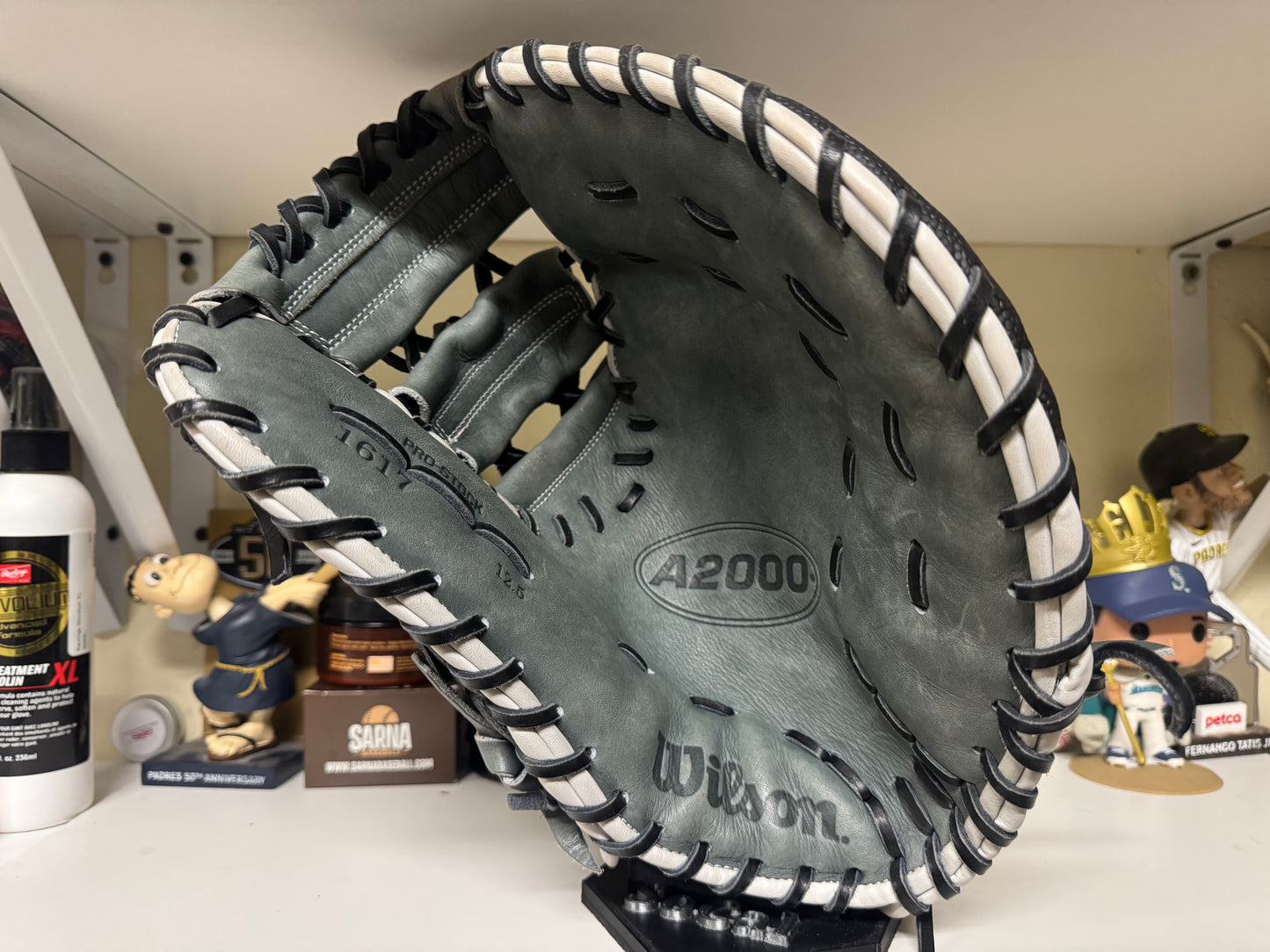 Wilson A2000 1617 12.5” RHT First Base Mitt