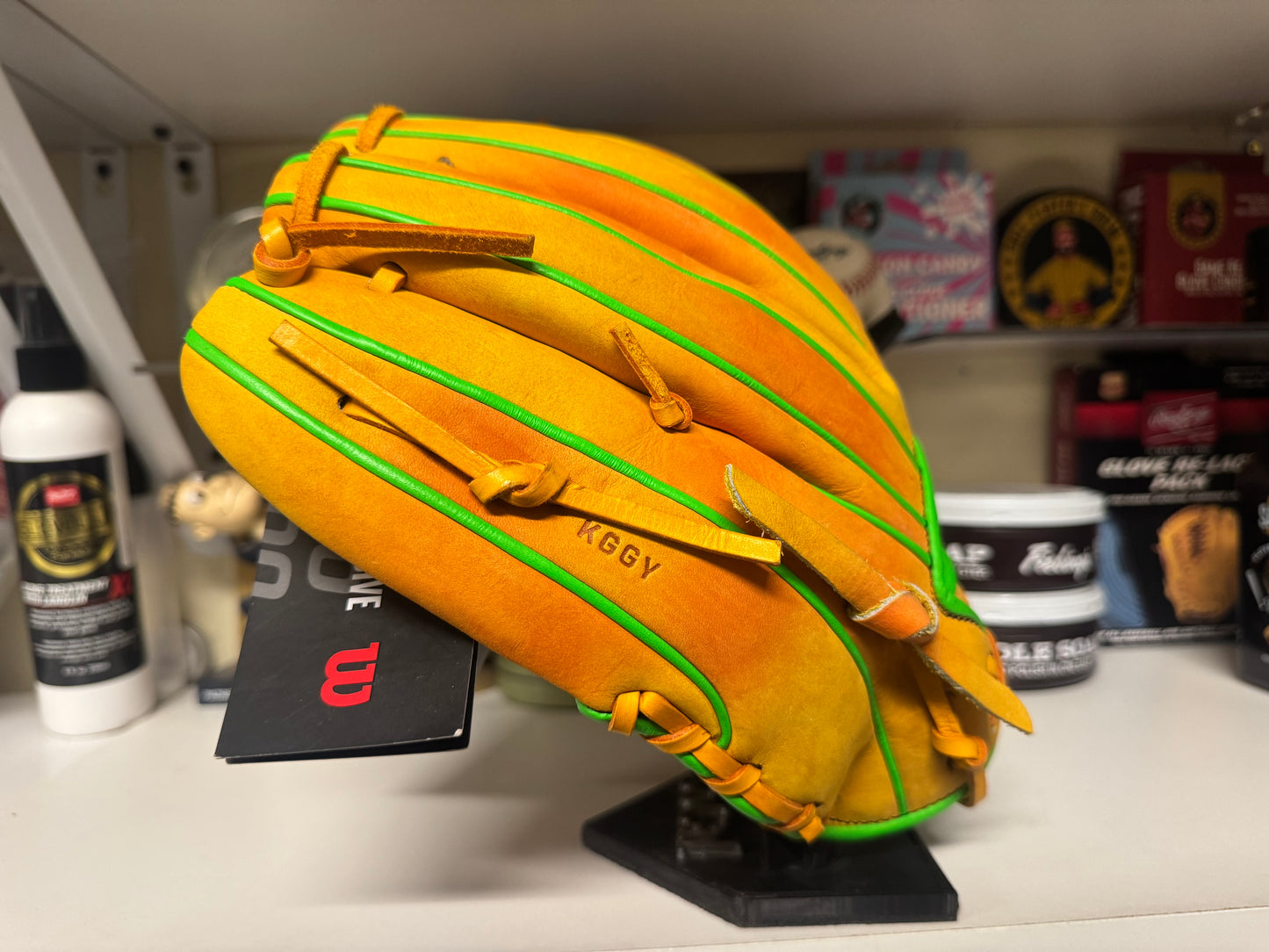 Wilson A2000 1786 11.5” RHT “Georgia Peach”