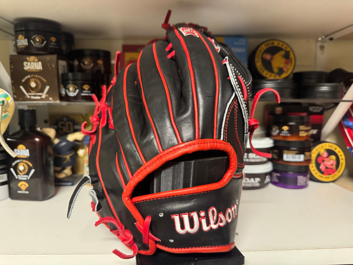 Wilson A2K JS22 Juan Soto 12.75” RHT Black / Red