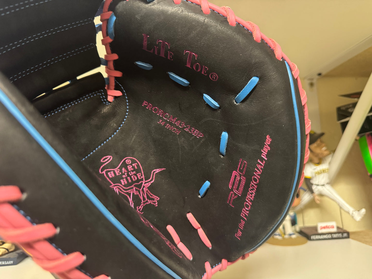 Rawlings Heart of the Hide Catchers Mitt