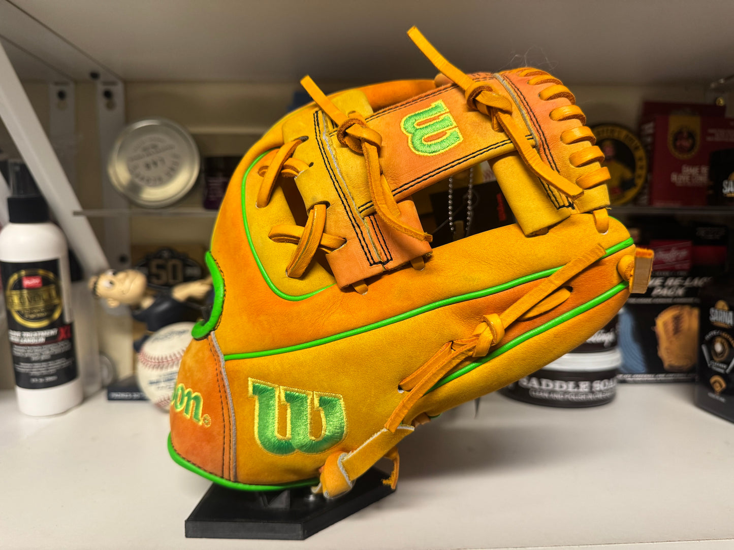 Wilson A2000 1786 11.5” RHT “Georgia Peach”