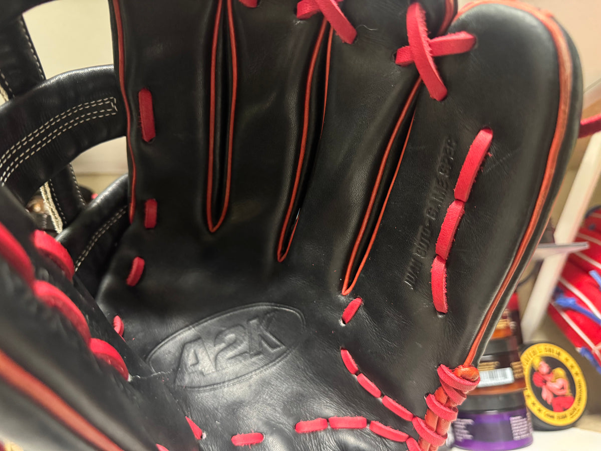 Wilson A2K JS22 Juan Soto Game Spec. 12.75” New Laces