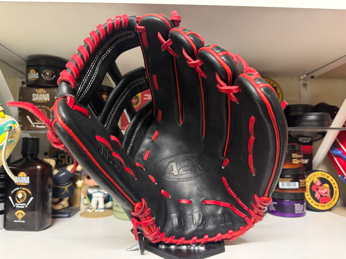 Wilson A2K JS22 Juan Soto 12.75” RHT Black / Red