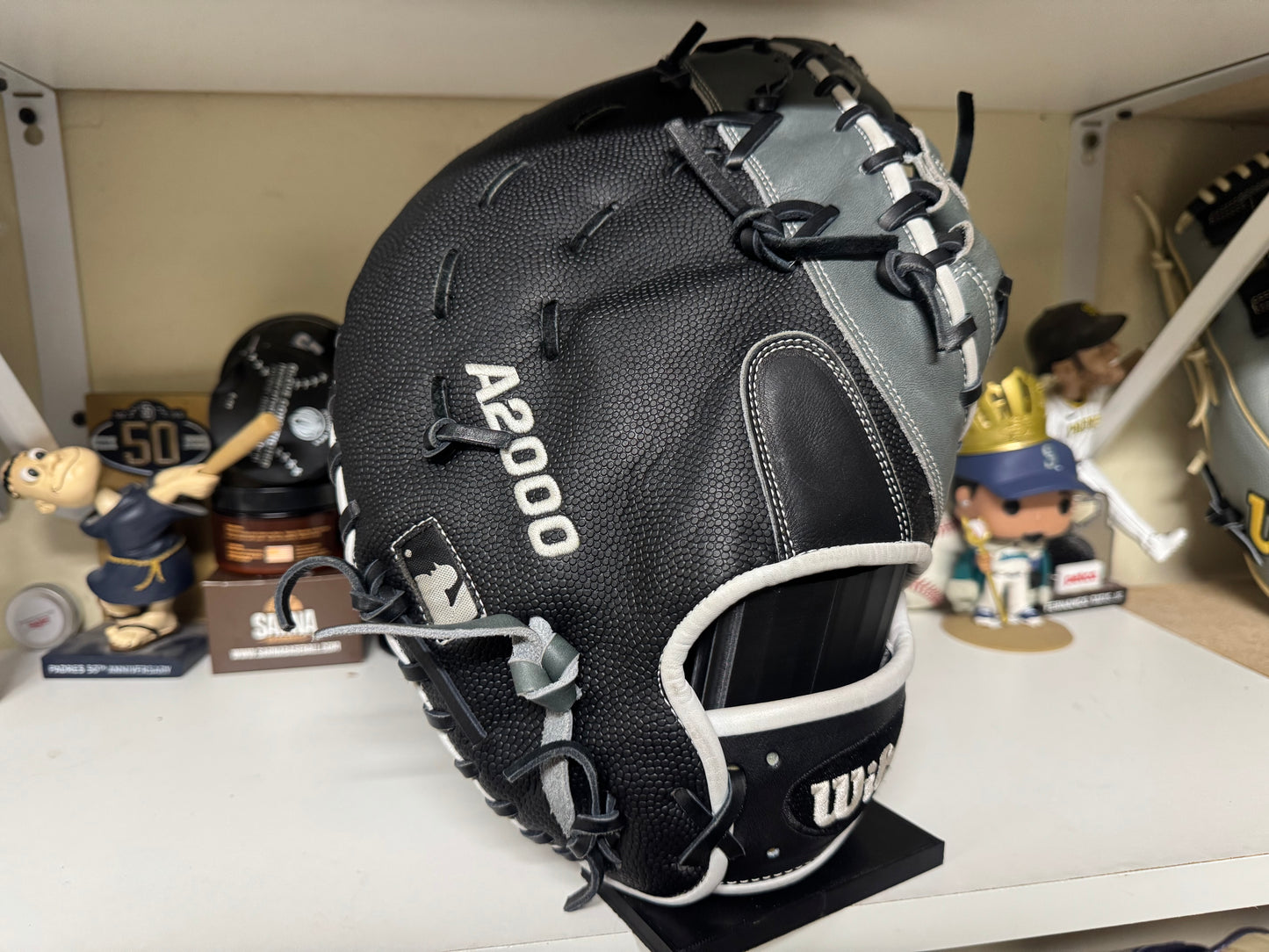 Wilson A2000 1617 12.5” RHT First Base Mitt