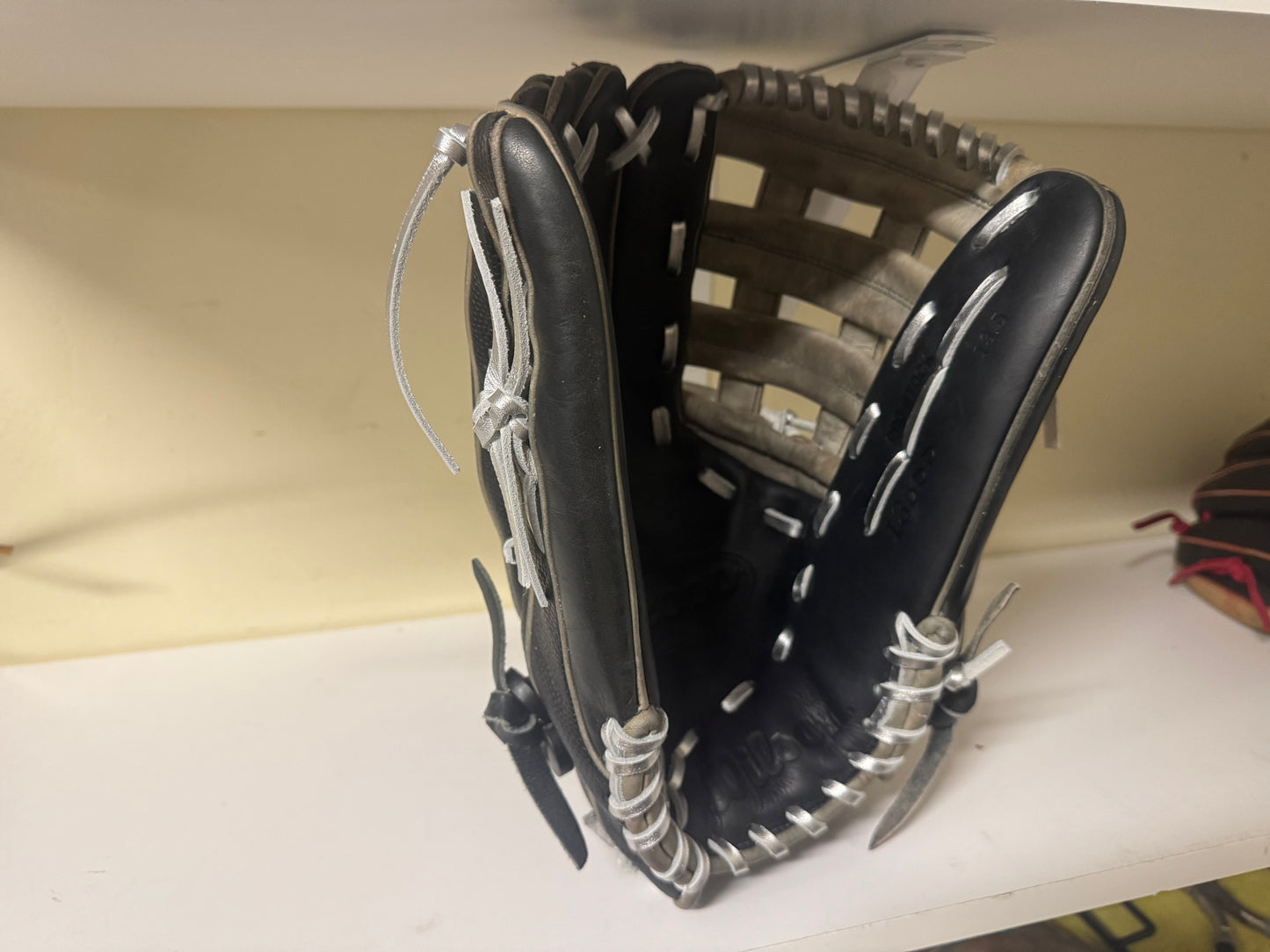 Wilson A2000 13.5” 135SS LHT